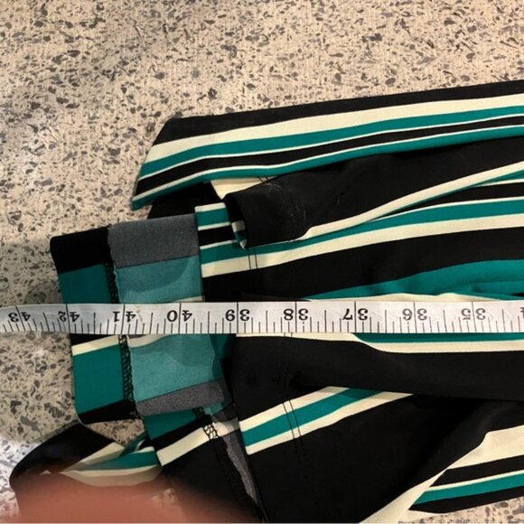 Striped Wrap dress - Picture 8 of 11